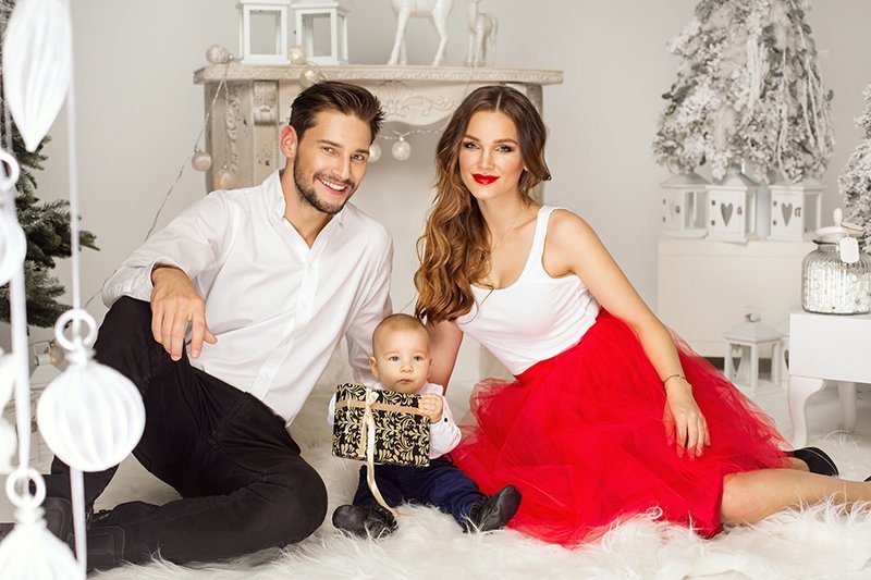 How To Style Holiday Card Hair - Mom, Dad and Kids