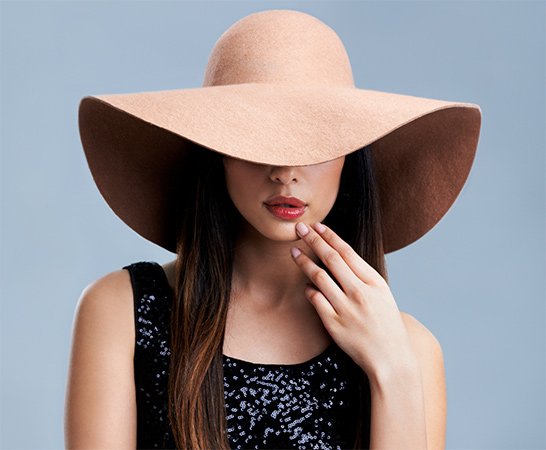 girl in hat making 2025 new year's hair resolutions