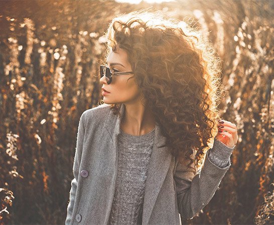 ||Curly Hair in the sun